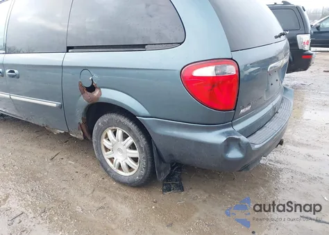 2005 Chrysler Town & Country Touring from USA, damaged, VIN 2C4GP54L45R600481